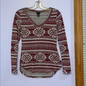 Beautiful Long sleeve T-shirt with a fun Pattern